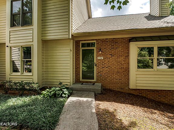 3rd image of 932 Glennshire Dr