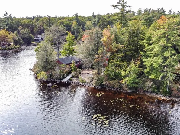 28 Massasoit Dr, Ashburnham, MA 01430