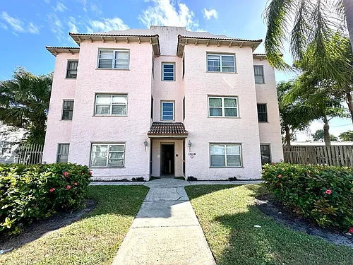 2010 Broward Ave #4 Photo 1