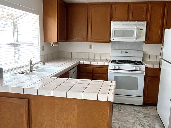 4th image of 370 Jeremiah Dr Unit B