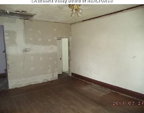 4th image of 225 9th Ave