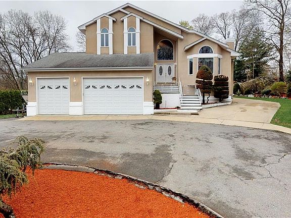 2nd image of 1402 Old Louisquisset Pike