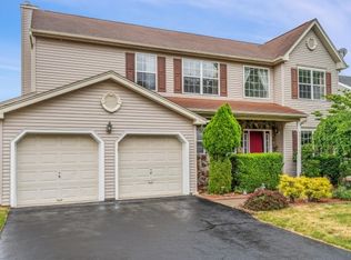 5 Manning Ct, High Bridge, NJ 08829