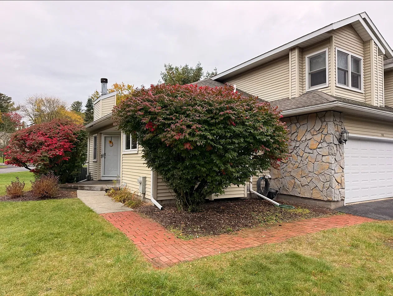 3 bed, 2.5 bath, 1446 sqft, $2,300 — Photo 1