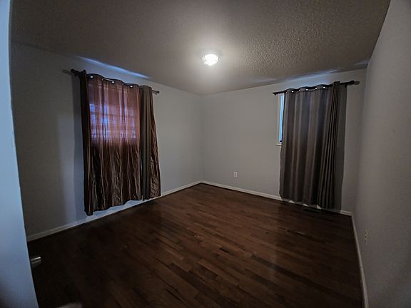 2nd image of 2317 Roslyn Ave