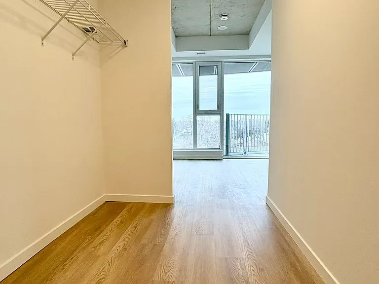 689 The Queensway #619 — Photo 11