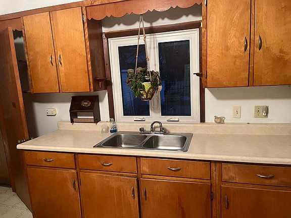 4th image of 5 Frederick Ave