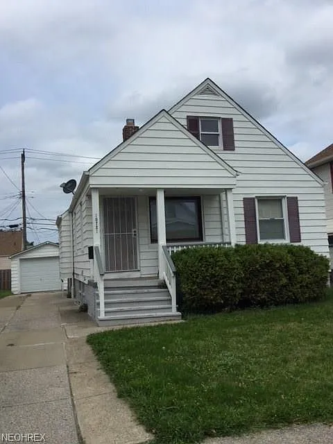 10721 Plymouth Ave photo 1