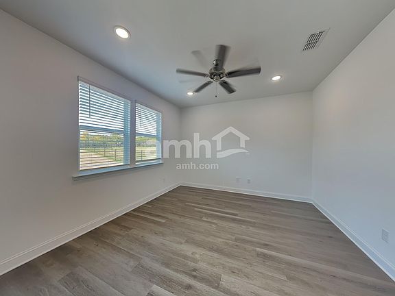 5th image of 1140 Livengood Way