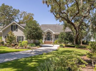 824 Island Cir W, Saint Helena Island, SC 29920