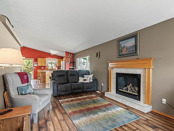 3rd image of 733 E Tara Lee Ave