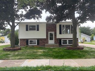 1135 Greenfield Trl, Oshkosh, WI 54904