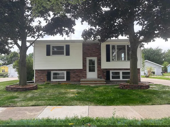 1135 Greenfield Trl, Oshkosh, WI 54904