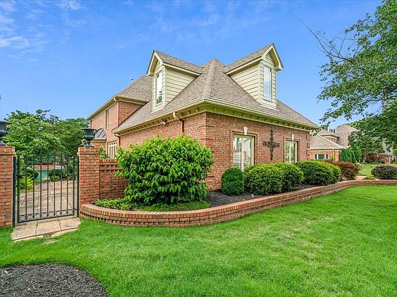 3rd image of 2255 Otterburn Ln