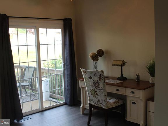 5th image of 301 Dundee Pl