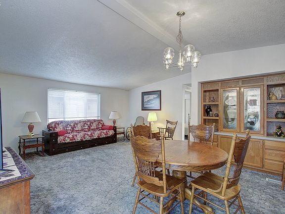 4th image of 1317 W C Ave