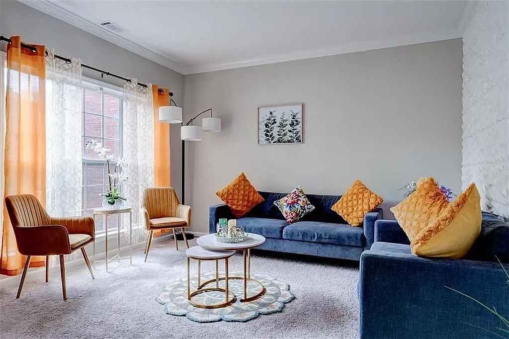 6 bed, 3642 sqft, $2,875 — Photo 4