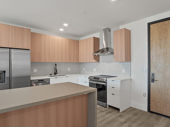 3rd image of 5813 W Lexington Ave #202