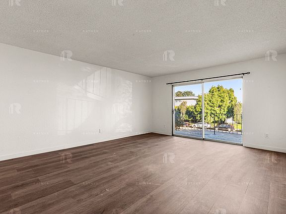 5th image of 5139 White Oak Ave #7-3/2