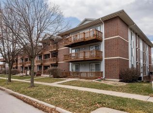542 W Side Dr, Iowa City, IA 52246