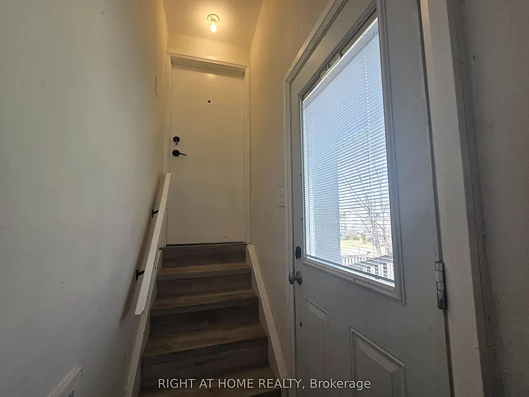 18 Ewing St #2 — Photo 3
