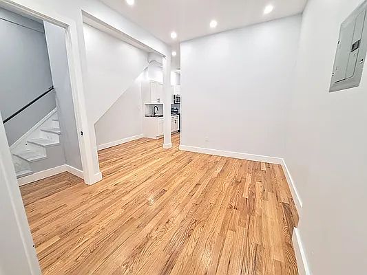 5th image of 803 Willoughby Ave #2