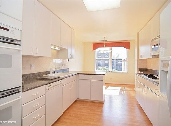 5th image of 4545 W Touhy Ave APT 623