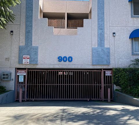 2nd image of 900 Rose Ave APT 1