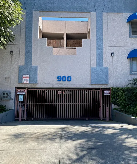 900 Rose Ave #1 — Photo 2