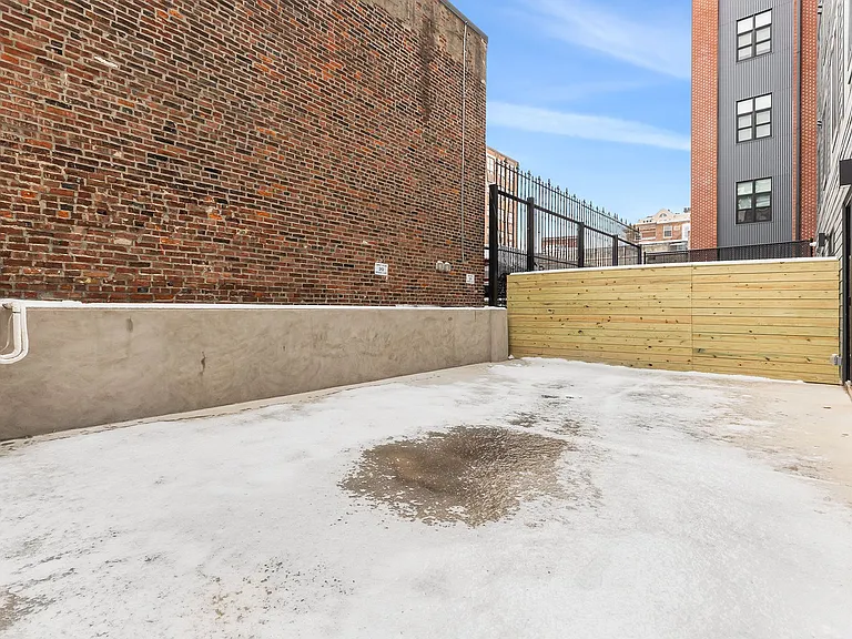 214 Vine — Photo 48