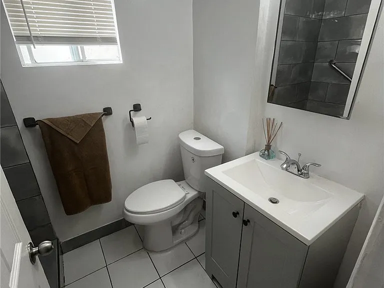 4520 S Normandie Ave — Photo 11