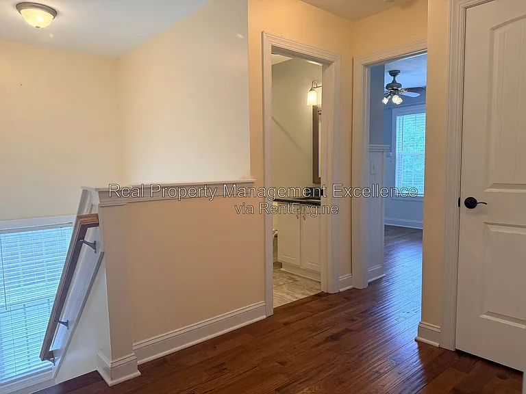 305 Holly Thorn Trce — Photo 38