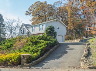 21 Ash Ln, Randolph, NJ 07869