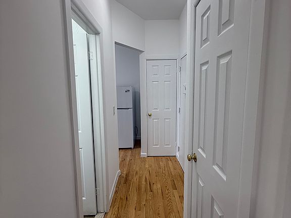 3rd image of 650 Melrose Ave Frnt 1