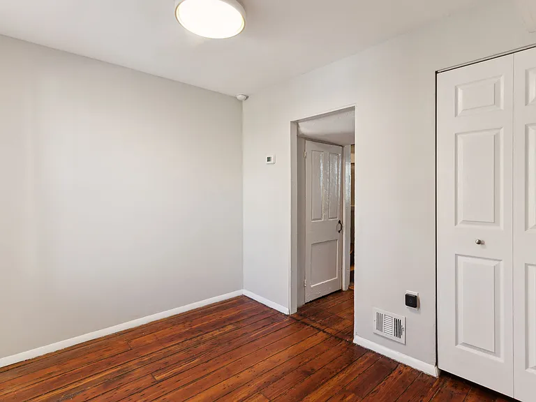 304 Sears St — Photo 6