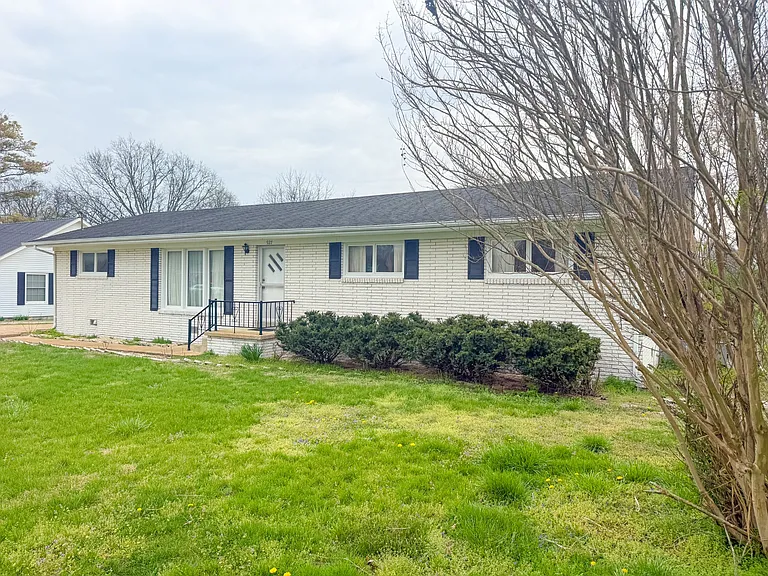 927 E Jefferson St — Photo 3