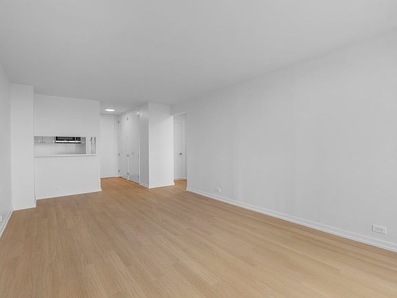 5th image of 124 W 60th St APT 16F