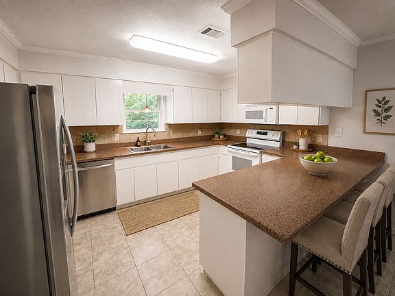 3rd image of 32 7th Ave Unit 117
