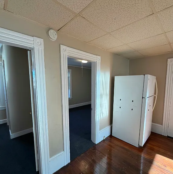 328 336 5th St Unit 1 Fall River Spacious 2 Bedroom in Corky Row Historic District! Great Location — Photo 26
