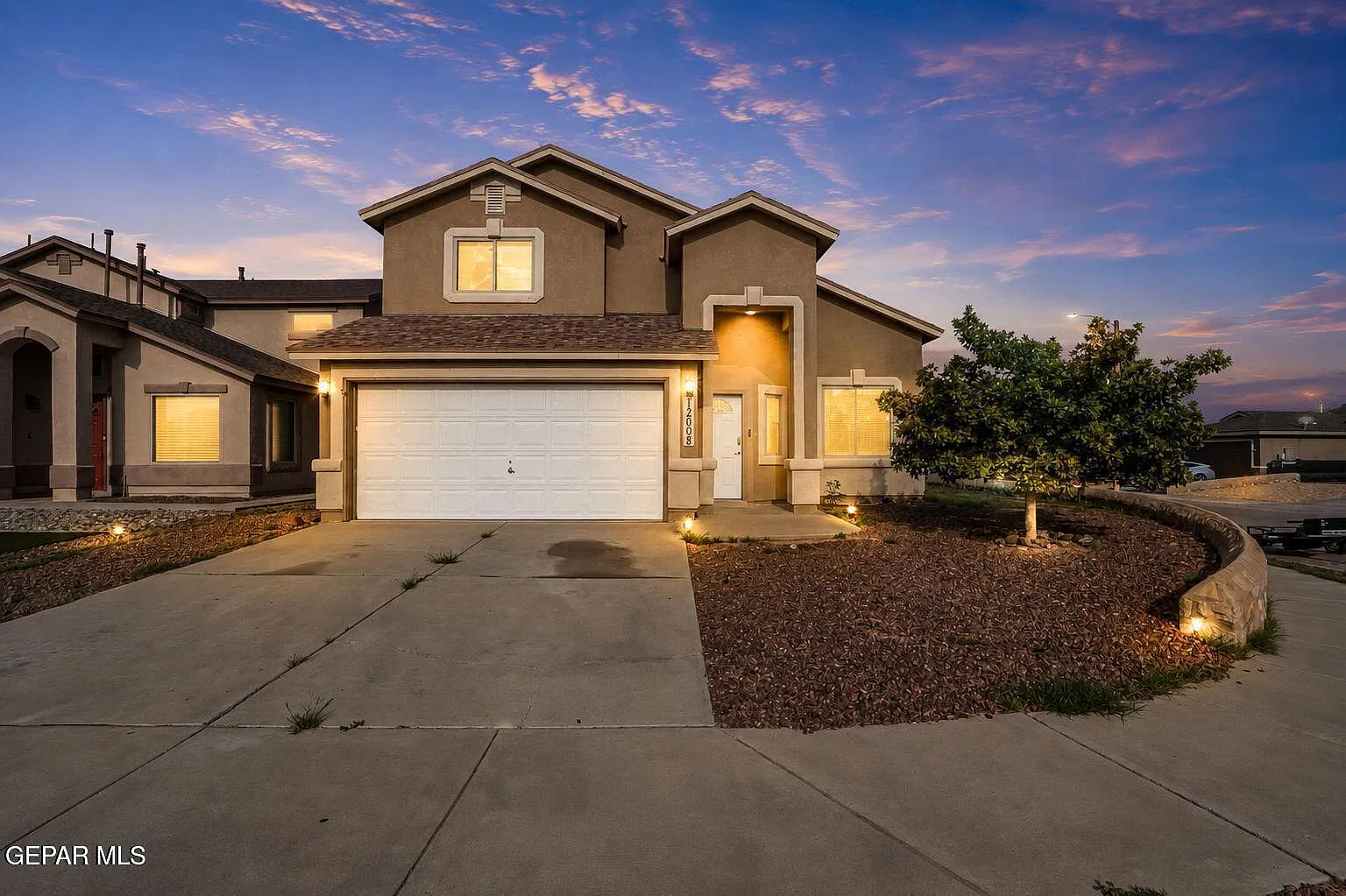 4 bed, 2.5 bath, 1913 sqft, $1,975 — Photo 2