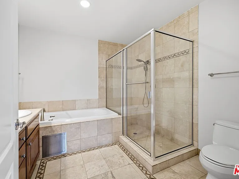 1838 Westholme Ave #203 — Photo 33