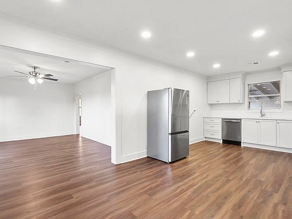 4th image of 102 Birch St