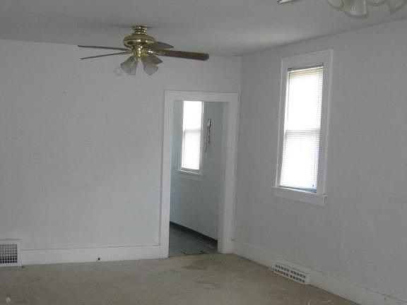 4th image of 131 N Orchard Ave