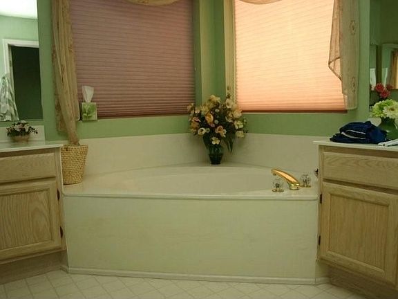 Master Bath (2)