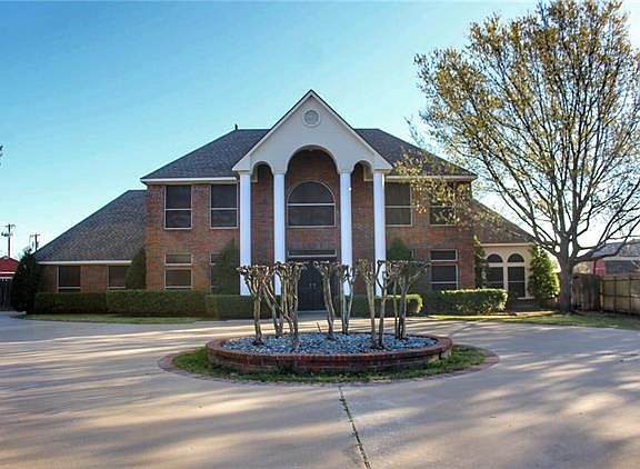 2nd image of 1523 Lloyds Hall Ct