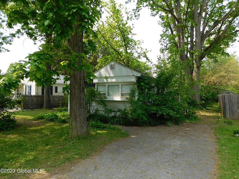2nd image of 19 Hunt Avenue