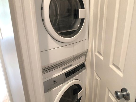 2nd image of 1120 Bergen St #23E