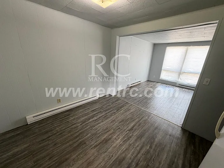 104 Center St — Photo 3