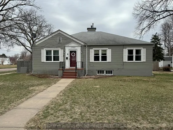 1703 W Division St, Grand Island, NE 68803