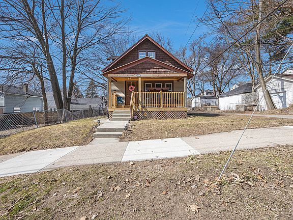4th image of 1217 Marshall Ave SE